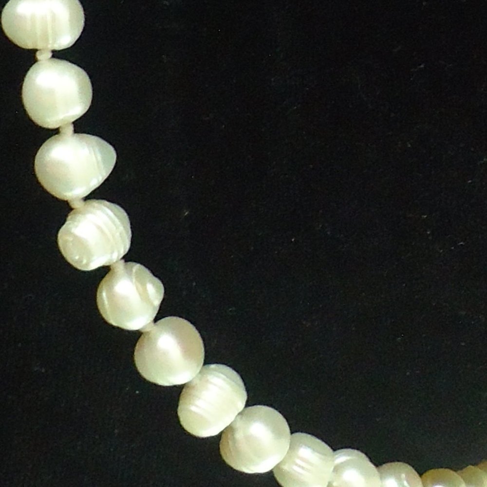 Genuine pearl beaded individually knotted necklace. - Picture 7 of 11